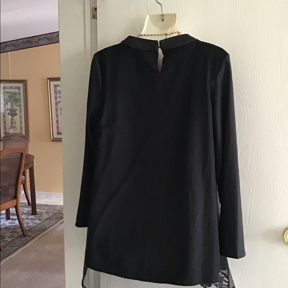 Blouse Black with Embroidery Crocheted Effect along the bottom size XL. - Picture 2 of 9